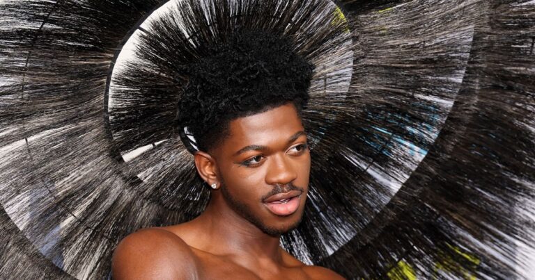 Lil Nas X Brings Massive Peacock Power To VMAs With Large Feather Look