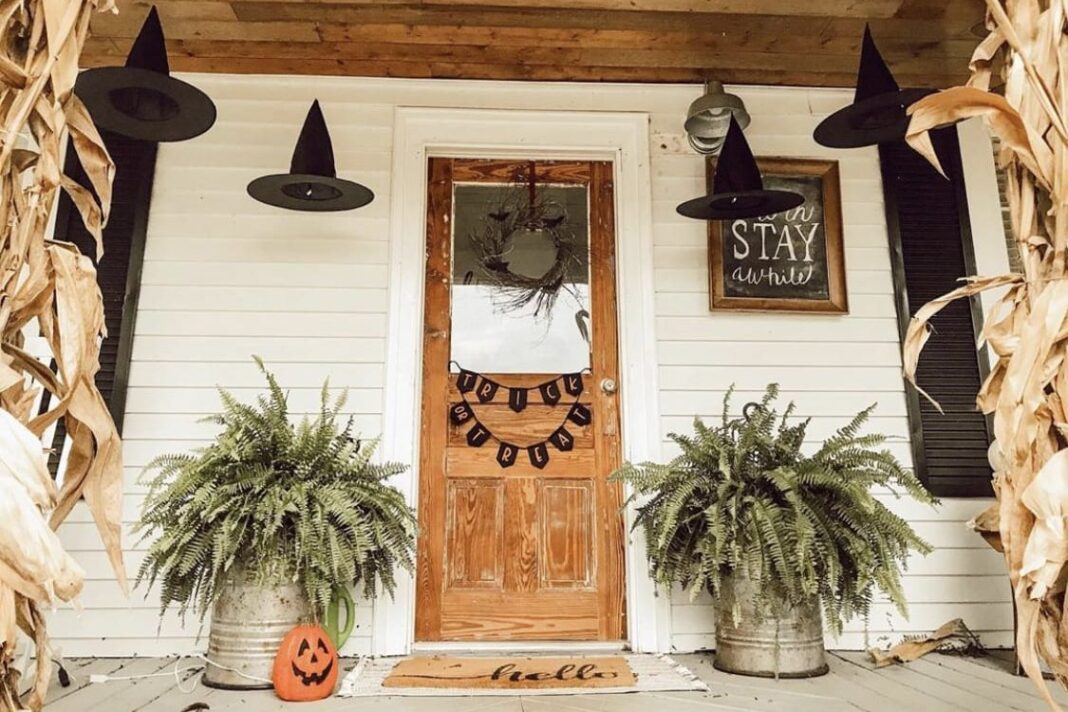 Spooky Stoops- A Halloween Decorating Guide for Every Kind of Mom
