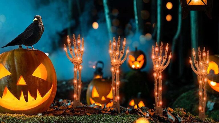 32 best spooky outdoor Halloween decorations ideas