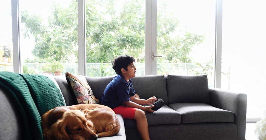 At What Age Can Kids Stay Home Alone? Moms & Experts Weigh In