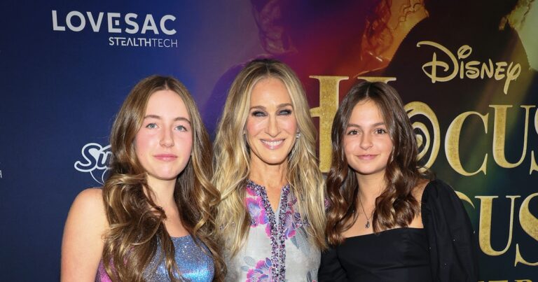 Sarah Jessica Parker’s Twin Daughters Join Her For ‘Hocus Pocus 2’ Premiere