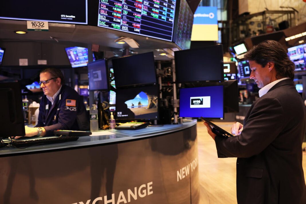 Stocks extend gains into third day, oil rises