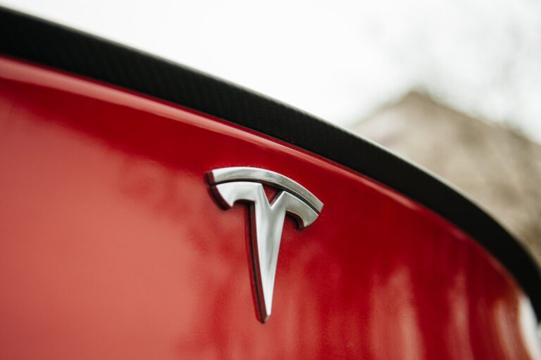 Tesla owner refuses to pay over $21,000 for a new battery, gets locked out of his car