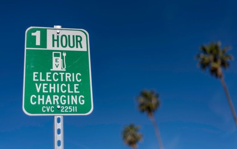 Why Electric Vehicles Won’t Break the Grid