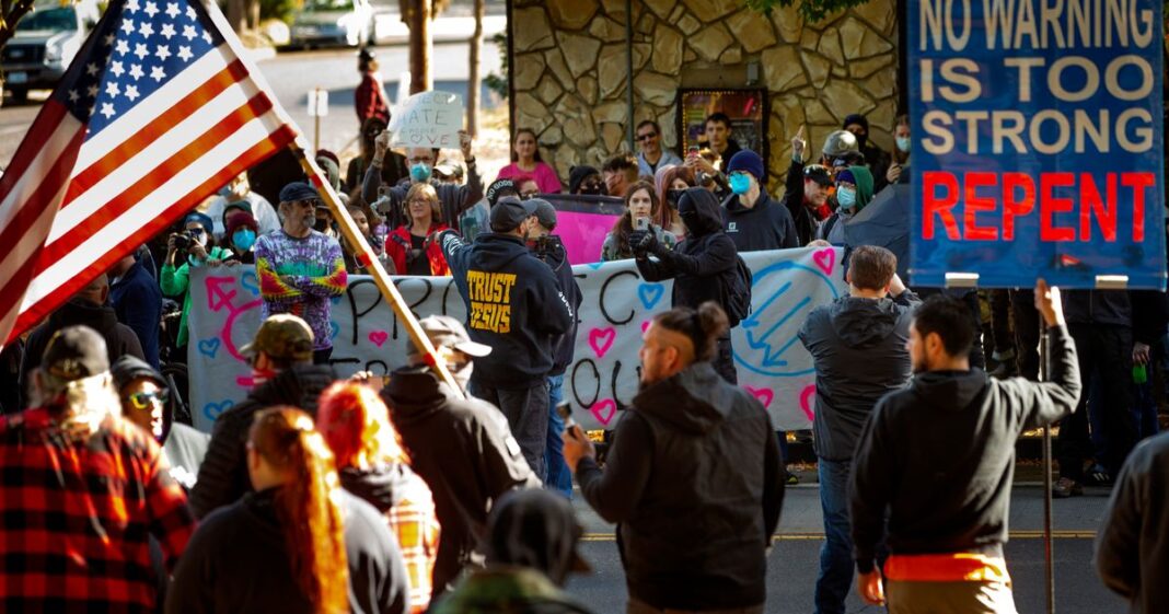 Drag Queen Story-Time At Oregon Pub Draws Gun-Toting Protesters