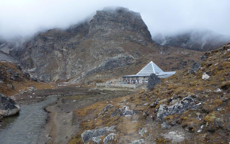 Observatory on Mount Everest Must Be Saved, Scientists Say