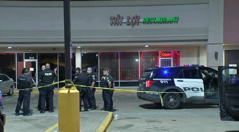 Restaurant empties after gunmen kill two men dining in booth, Texas police say