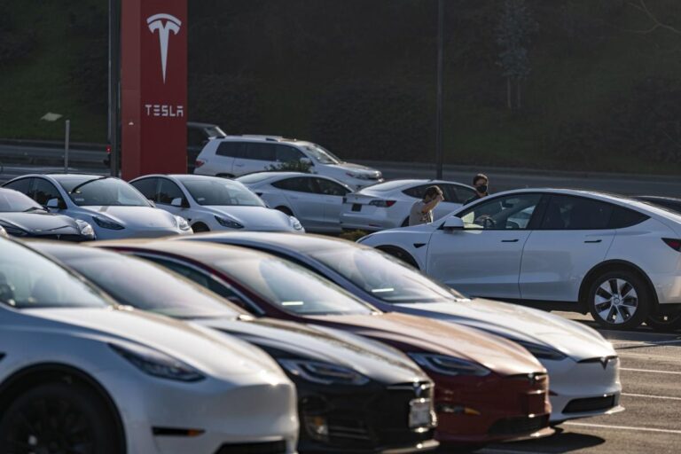 Tesla Slumps as Deliveries Disappoint Due to Logistic Snarls