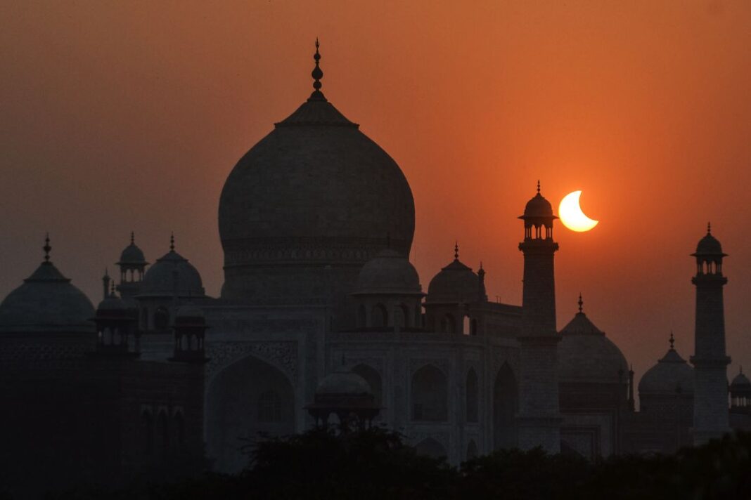 The last solar eclipse of 2022 in pictures