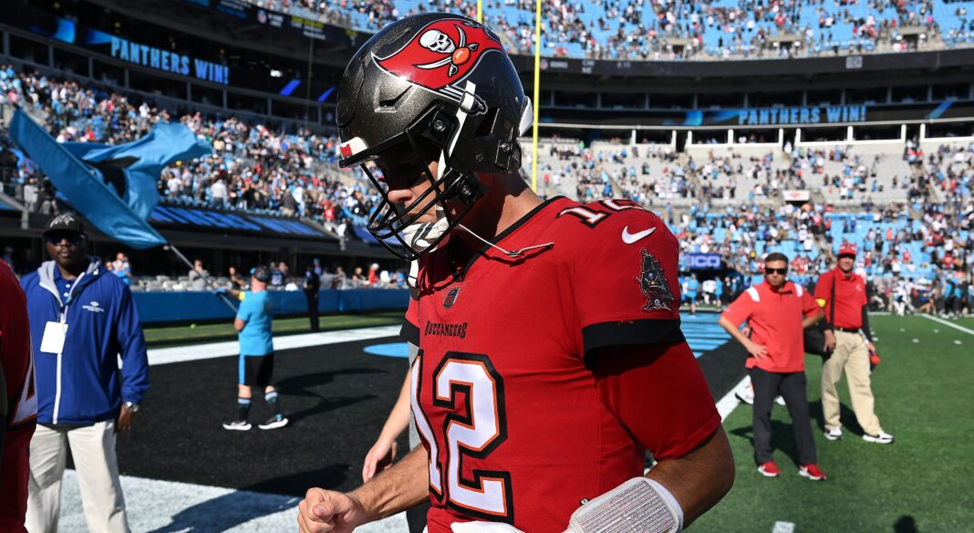 Tom Brady vows he won't retire from Bucs midseason: 'I made a commitment to this team'