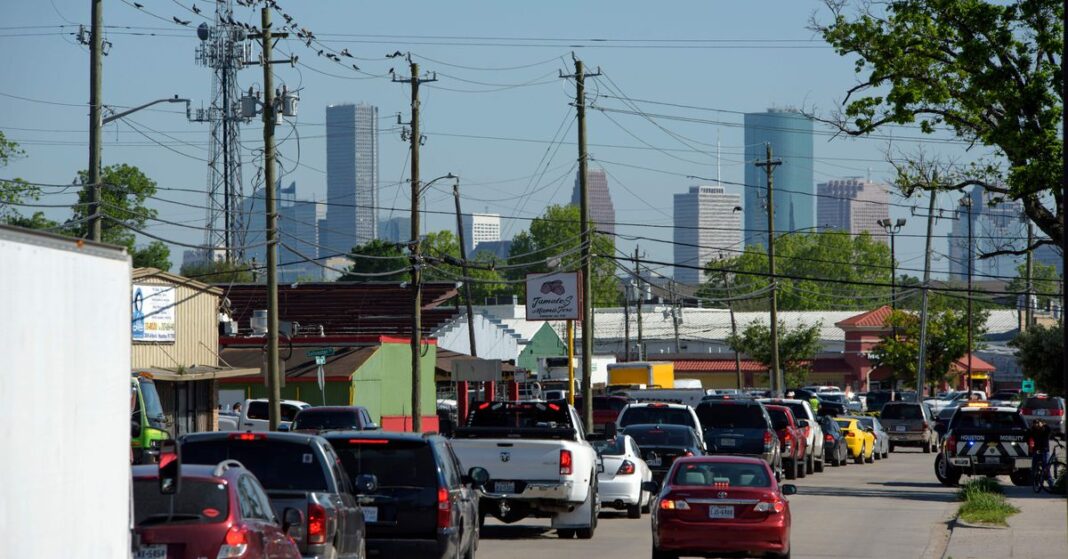 Traffic jams are tied to lower birth weights, study finds