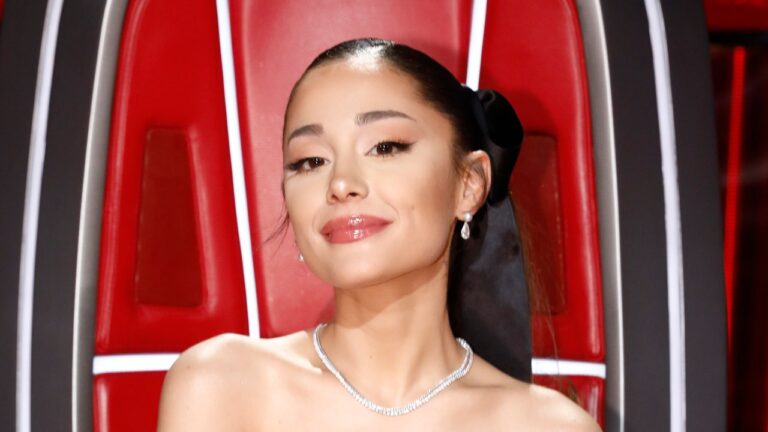 Ariana Grande Ditched Her High Ponytail For Low, 1970s-Inspired ...