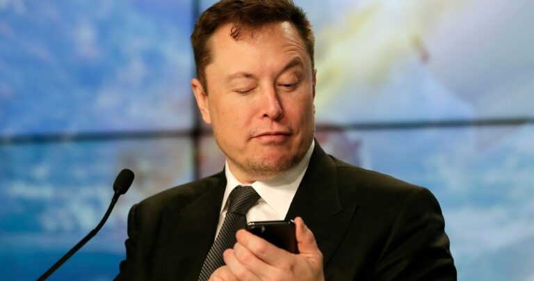 Elon Musk Says He’ll Create ‘Alternative’ Smartphone If Apple, Google Battles Go Awry