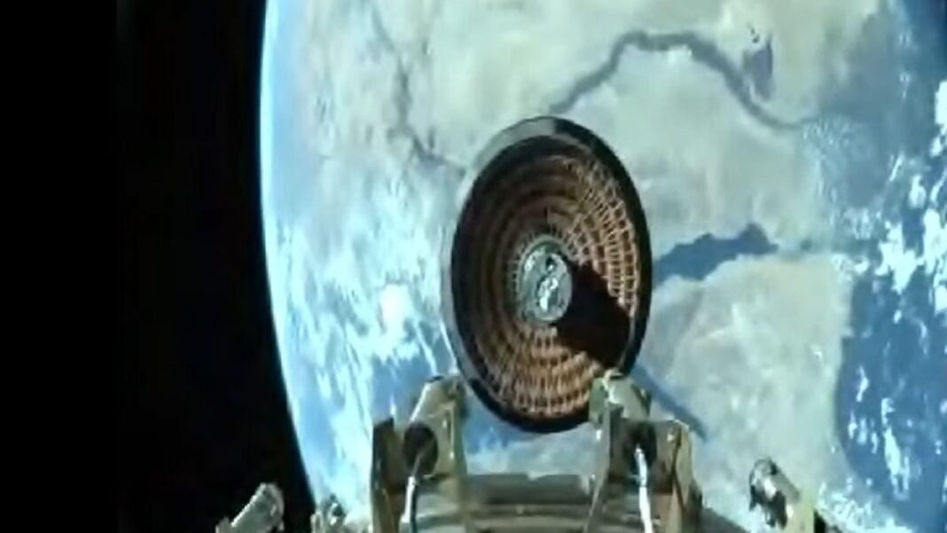 loftid heat demonstrator with earth in behind