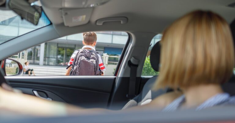 Stop Doing These 10 Things In The School Drop-Off Line