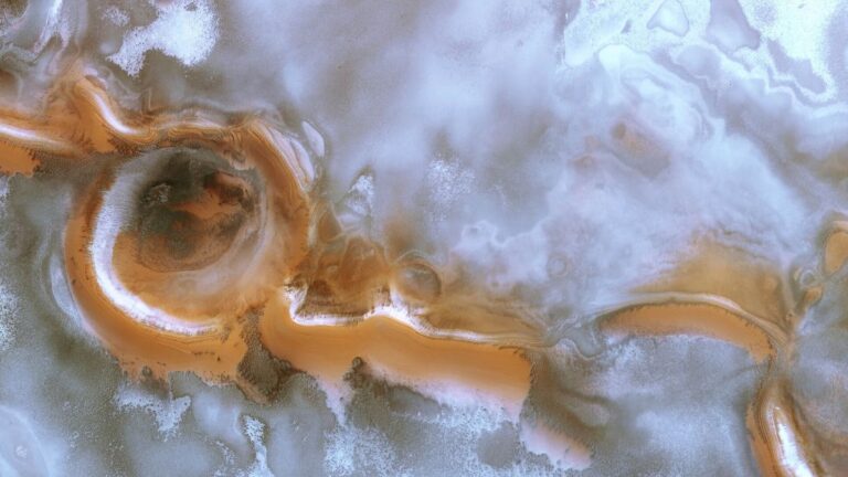 Mars is a ‘winter wonderland’ in this frosty photo