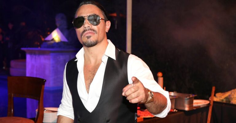 People Are Calling Out Salt Bae For Surrounding Argentina’s Team At World Cup