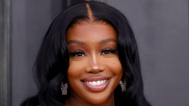 SZA Has a Treasure Chest’s Worth of Jewels on Her Nails — See Photos