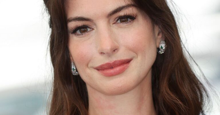 Anne Hathaway Went Viral For Dancing At Paris Fashion Week