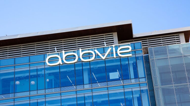 AbbVie Stock: Profit Outlook Widely Misses As U.S. Humira Battle Kicks Off