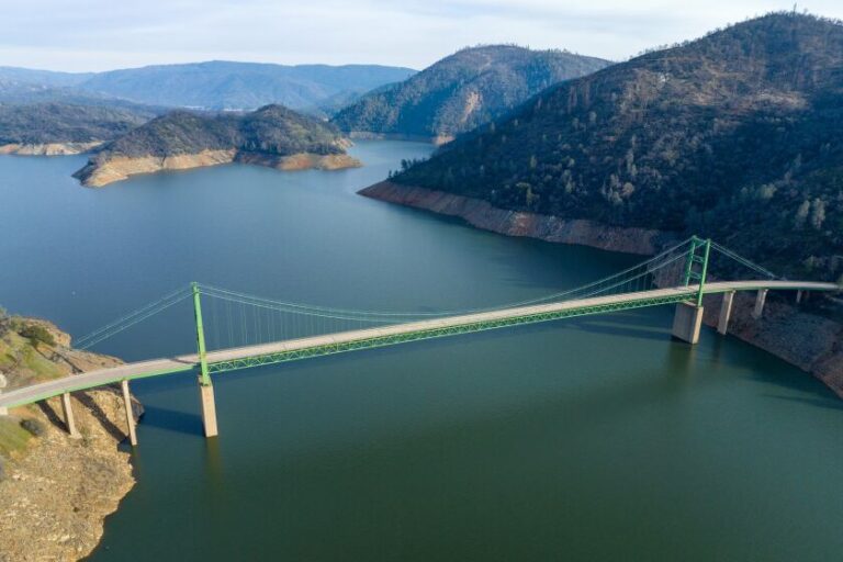 Before-and-after photos from space show storms’ effect on California reservoirs