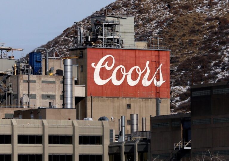 Molson Coors Q4 income beats estimates as price hikes offset weak volumes By Investing.com