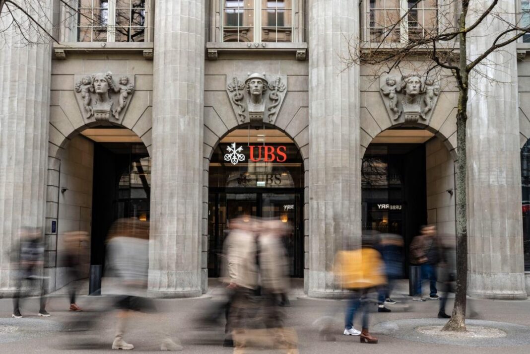 Credit Suisse Crisis Nears Finale as UBS Discussions Heat Up