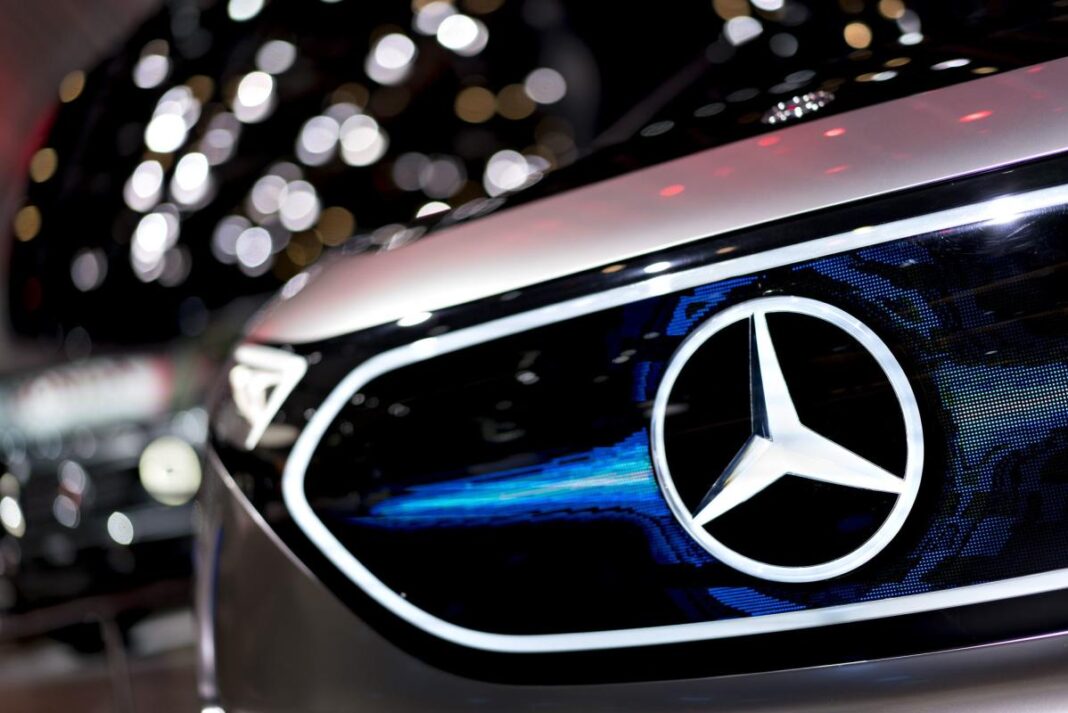 Kuwait Wealth Fund Sells €1.4 Billion of Mercedes Shares