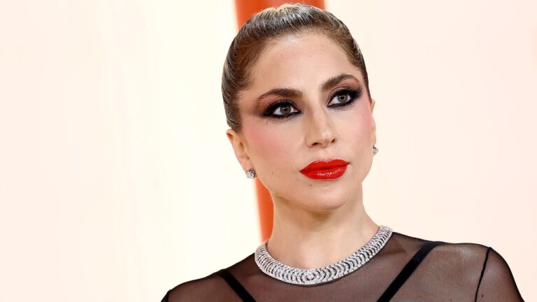 Literally How Did Lady Gaga Manage to Get All Her Makeup Off in the Middle of the Oscars? — See the Photos