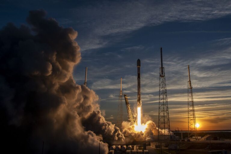 See amazing photos of SpaceX’s sunset Starlink launch