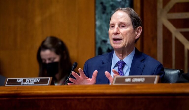 Senator Wyden Refuses to Return Bankman-Fried Donations after Accepting Money from Family for Over a Decade