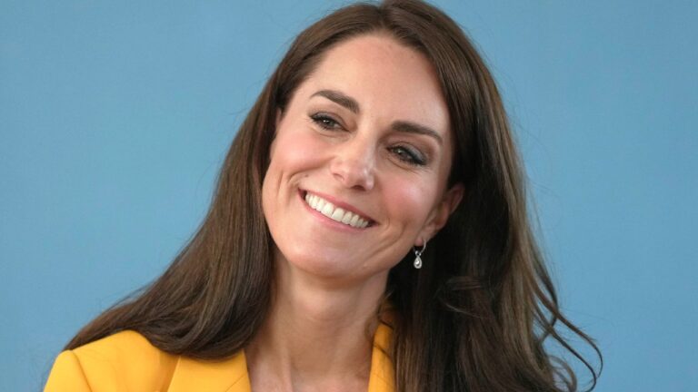 Kate Middleton Matched Her Lip Gloss to Her Blazer — See Photo