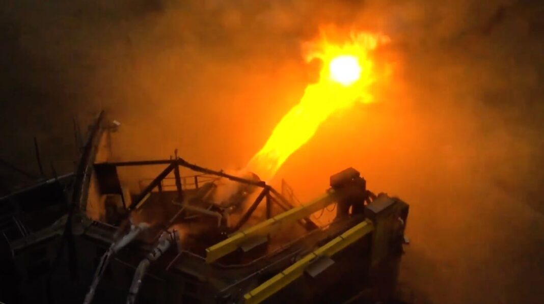 SpaceX blasts a water-cooled steel plate with a Raptor engine in this still from a video that the company posted on Twitter on May 19, 2023.