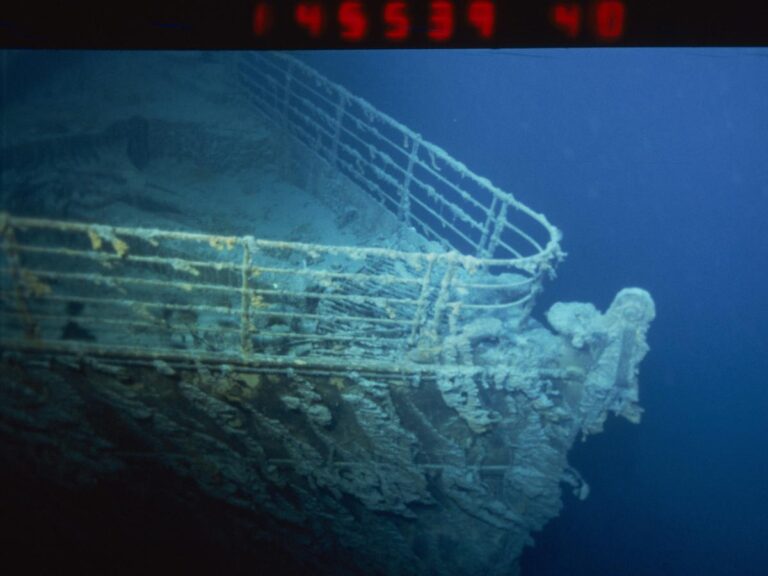 3 scenarios probably cover what happened to the Titanic submersible, experts say. Only one carries much chance of survival.