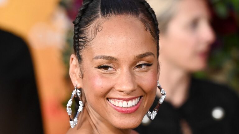 Alicia Keys’s Ridiculously High Side Ponytail Is Taking Me Back to Elementary School — See Photo