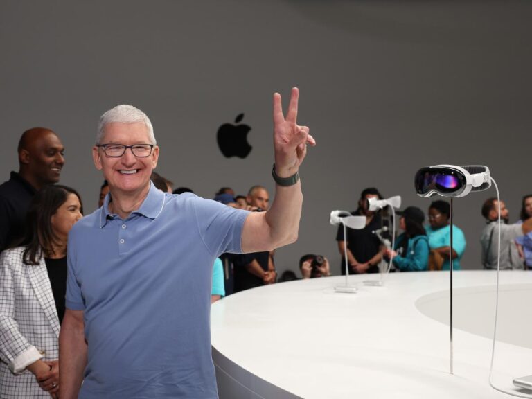 Apple stock could soar 37% to a $4 trillion market valuation by the end of 2024 after confirming a key breakout to all-time highs