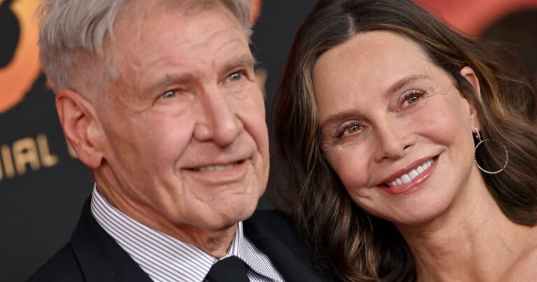 Calista Flockhart Just Rewore A Classic 90s Favorite On The Red Carpet