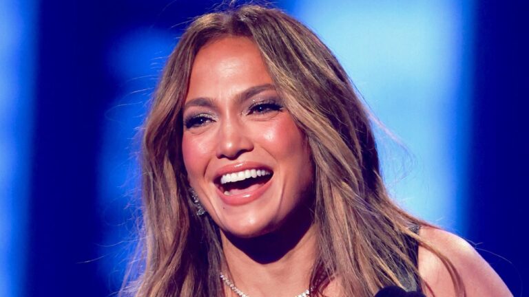 Jennifer Lopez’s Ponytail Is Long Enough to See Itself Become the Villain — See Photo