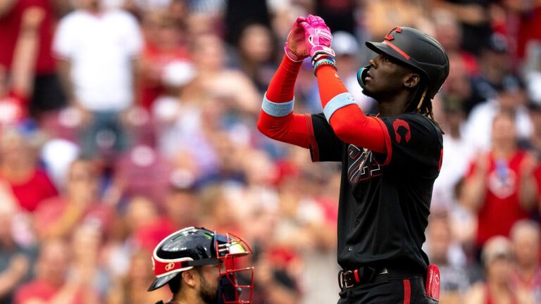 Reds’ top prospect Elly De La Cruz hits for cycle in just his 15th MLB game