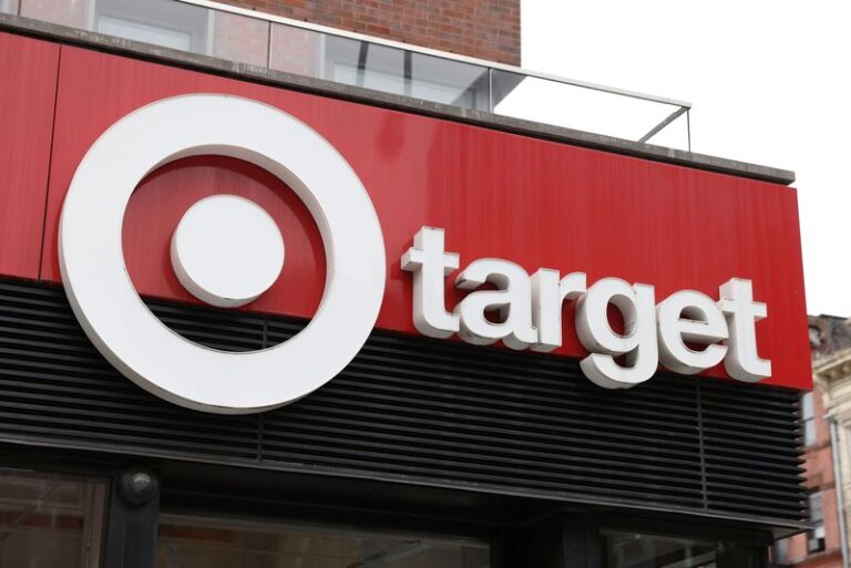 Target downgraded on slowing traffic & competitive challenges By Investing.com