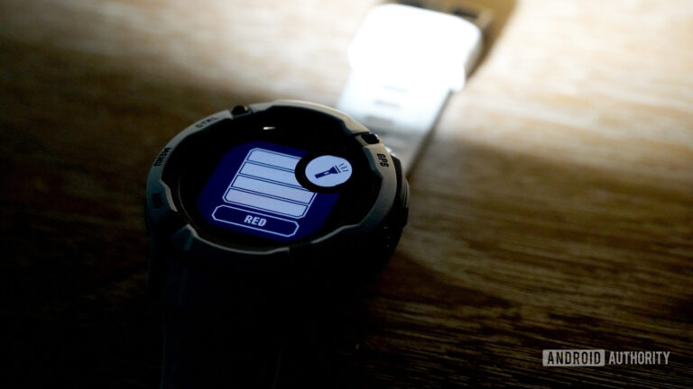 Garmin’s flashlight is awesome and other smartwatches should copy it