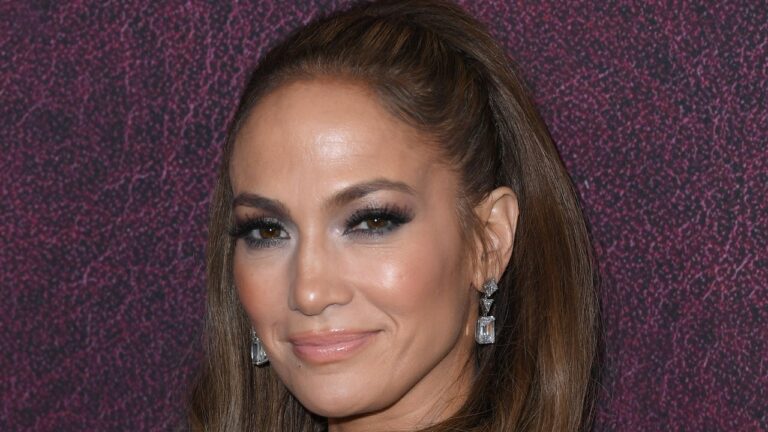 I Wish I Looked Literally Anything Like Jennifer Lopez With Wet Hair and No Makeup — See the Video