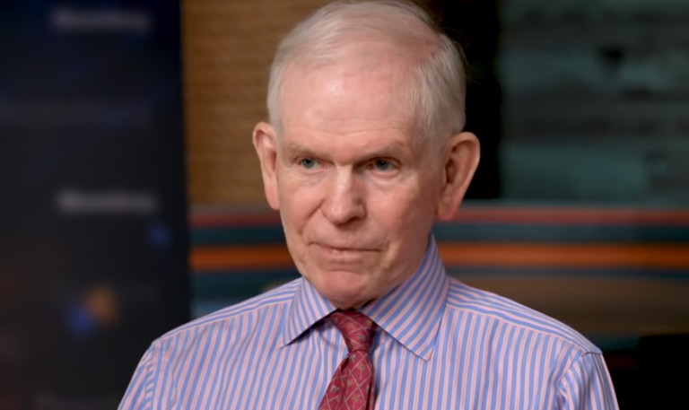 Jeremy Grantham Warns of a Stock Market Crash — Here Are 2 ‘Strong Buy’ Dividend Stocks to Protect Your Portfolio