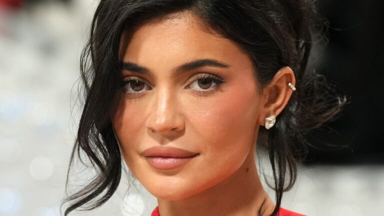 Kylie Jenner Says She Regrets Getting Breast Implants at 19