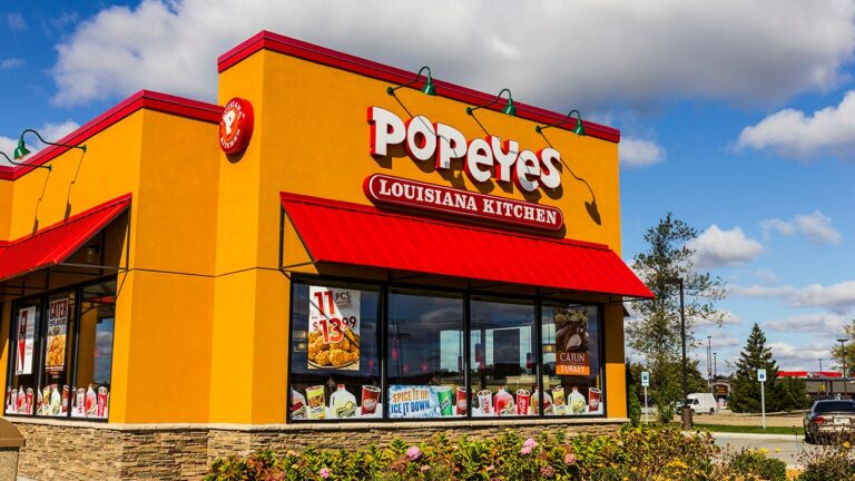 Atlanta Popeyes workers ‘violently’ attacked woman attempting to correct order: lawsuit