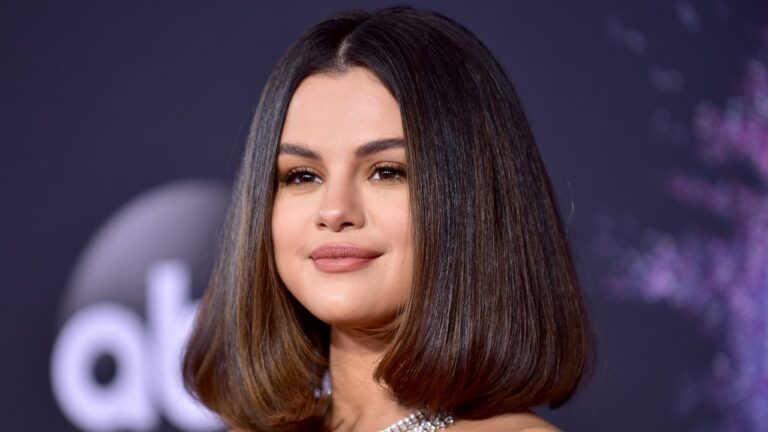 If Selena Gomez’s New Selfie Is a Teaser for Her New Eyebrow Gel, I’m Buying It Immediately — See Photo