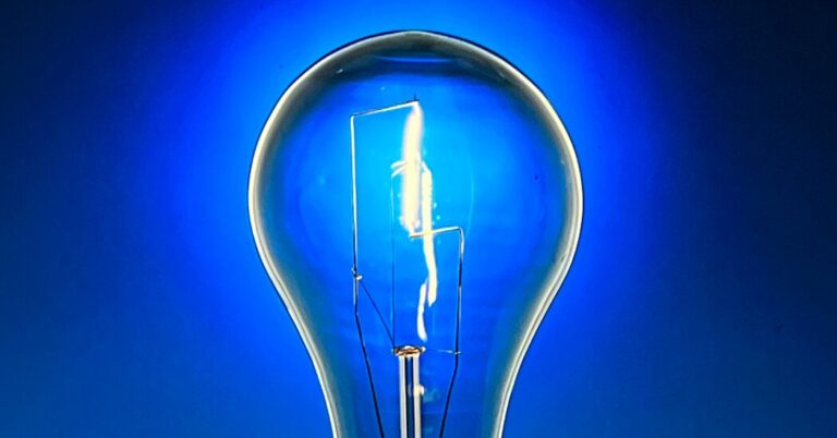 Incandescent Bulb Ban Renews a Squabble Over the American Home