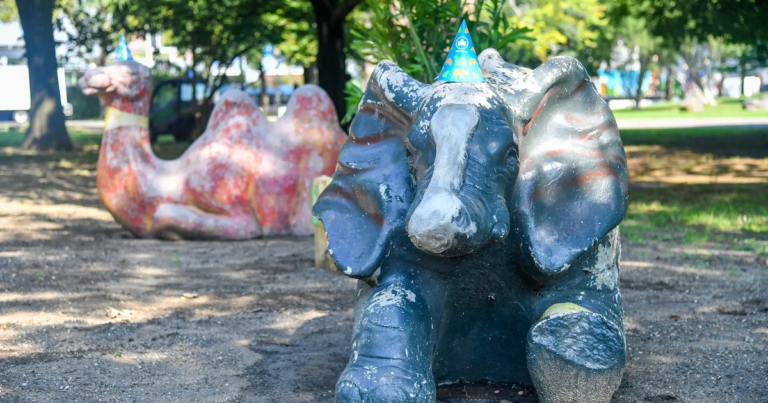 Queen Has A Park For Retired Playground Animals And It Is Adorable