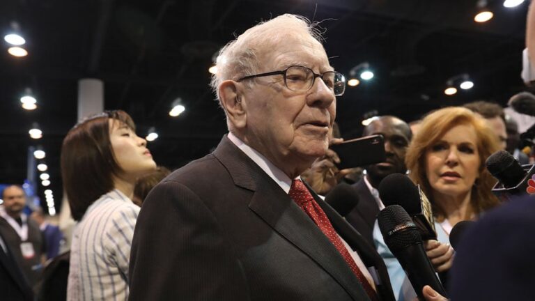 Warren Buffett’s Berkshire Earnings Rise; Cash Swells As Buybacks Cool