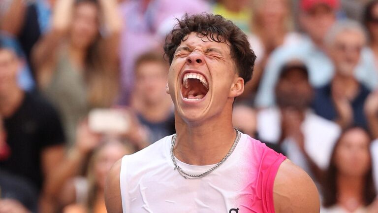 20-year-old Ben Shelton uses 149 mph serves to make US Open history on way to quarterfinals